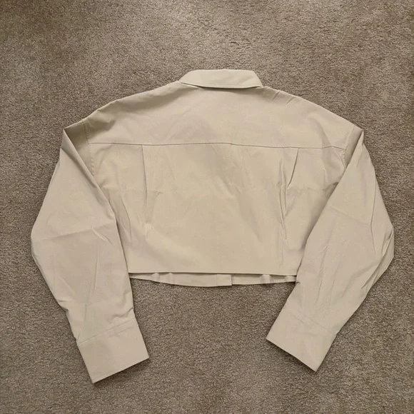 NWT Athleta Midday Ultra Cropped Shirt - Beige - Picture 4 of 8